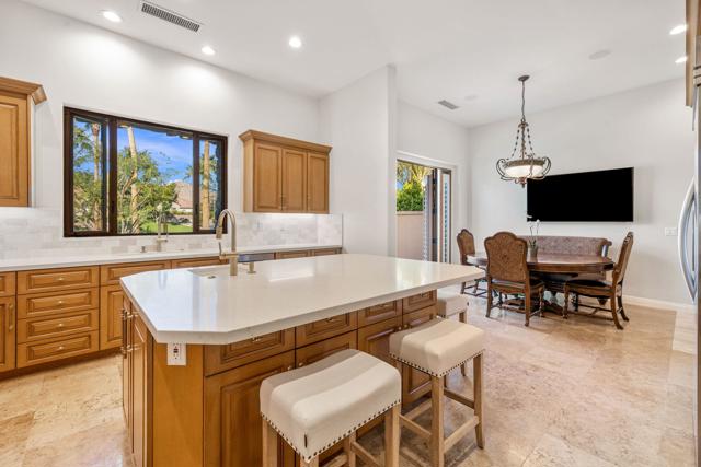 57895 Stone Creek E Trail, La Quinta CA: https://media.crmls.org/mediaz/8d0ca35c-2d6a-49e6-bb74-90c6d4c5259a.jpg