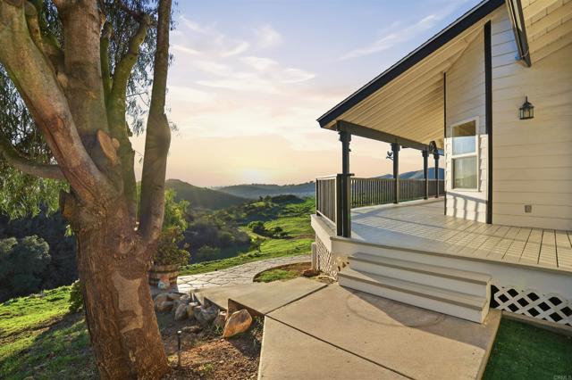 Detail Gallery Image 34 of 65 For 1925 Robinhood Rd, Vista,  CA 92084 - 5 Beds | 4/1 Baths