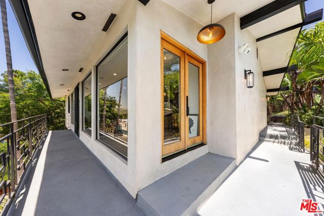 3775 Aloha Street, Los Feliz CA: https://media.crmls.org/mediaz/8d0dd1d3-5c60-48cd-98c2-3dd879666fec.jpg