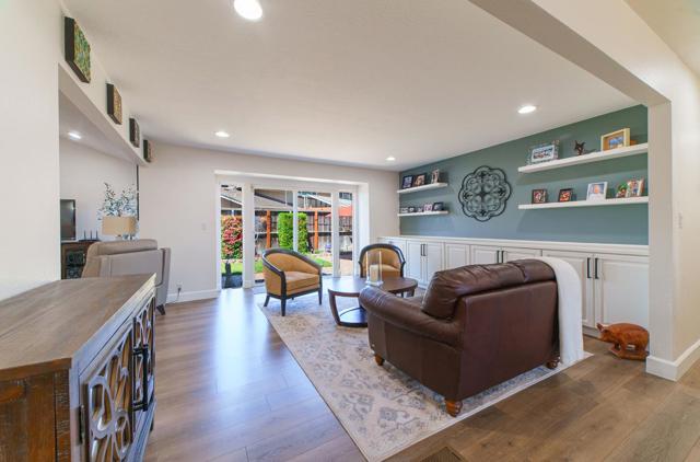 731 La Mesa Drive, Salinas CA: https://media.crmls.org/mediaz/8d0dd88e-3341-4e8a-8036-5ee8de809b8e.jpg