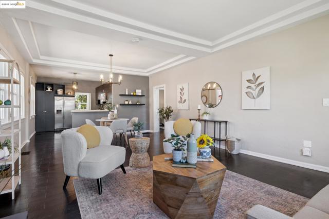 1092 Dwight Way, Berkeley CA: https://media.crmls.org/mediaz/8d0ea4e8-94a8-4a9d-be0a-748895ba4cfd.jpg