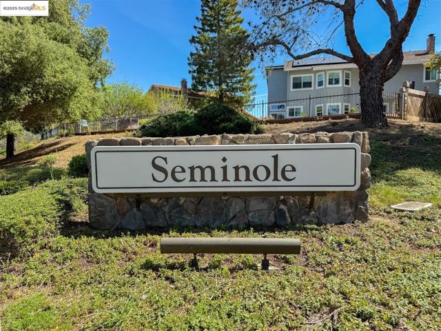 3266 Congressional Cir, Fairfield CA: https://media.crmls.org/mediaz/8d0eabdf-59f8-45be-b10a-3ef5993aa16f.jpg
