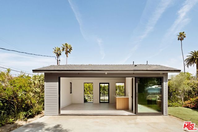 408 Linnie Canal, Venice CA: https://media.crmls.org/mediaz/8d0ec743-56de-45ee-a002-864526450e73.jpg