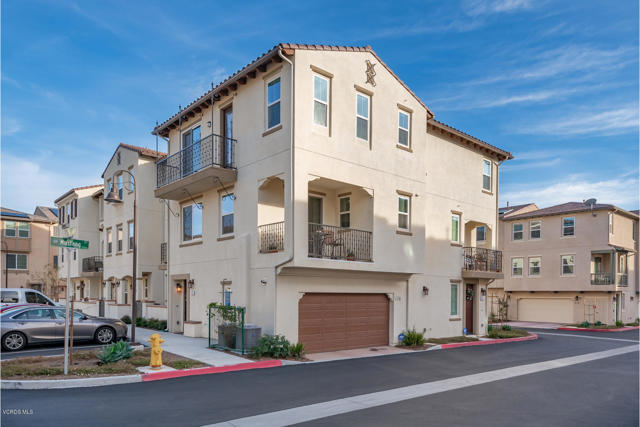 176 Sawbuck Street, Camarillo CA: https://media.crmls.org/mediaz/8d0ed1fe-4622-4e56-a29d-e5d62dbf0000.jpg