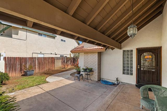 1387 Don Carlos Ct, Chula Vista CA: https://media.crmls.org/mediaz/8d0eef70-f88d-4330-a227-f547d250f071.jpg