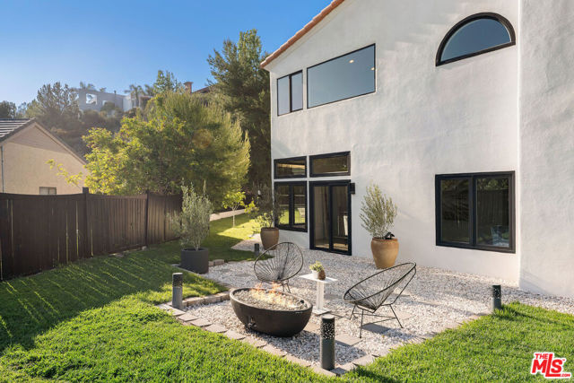 23458 W Moon Shadows Drive, Malibu CA: https://media.crmls.org/mediaz/8d0fcff6-1f67-42d9-8555-778755fa202b.jpg