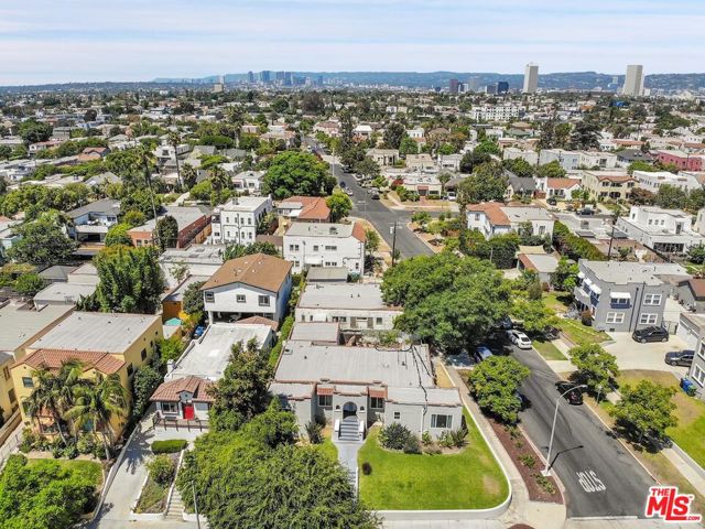 1301 S Hudson Avenue, Los Angeles CA: https://media.crmls.org/mediaz/8d0fe68c-d7eb-4c55-9e88-a949d00c2190.jpg