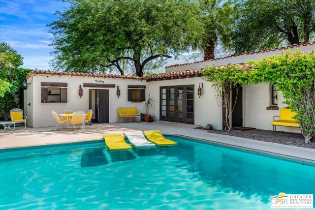 1011 E El Alameda, Palm Springs CA: https://media.crmls.org/mediaz/8d100fa9-8aa7-4d56-8eb7-8641fa05b523.jpg
