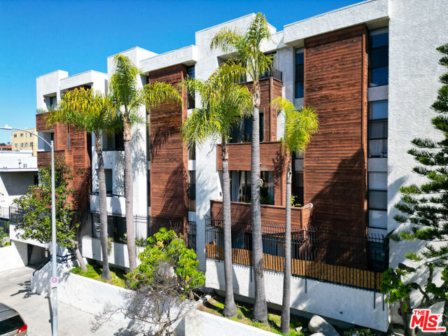 630 N Grand Avenue, Los Angeles CA: https://media.crmls.org/mediaz/8d10359c-8f4d-4080-8d77-35a87f784b5a.jpg