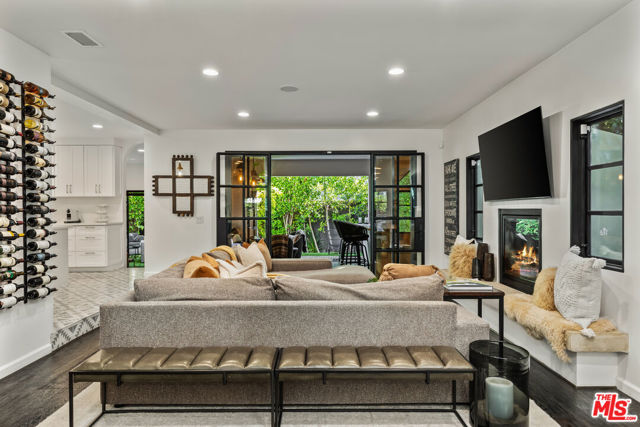 3159 Thatcher Avenue, Marina del Rey CA: https://media.crmls.org/mediaz/8d103aac-23f0-446d-936e-b141e82b1455.jpg