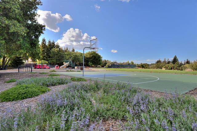 12308 Crayside Lane, Saratoga CA: https://media.crmls.org/mediaz/8d10461c-c1f5-4126-b825-42fde6be019e.jpg