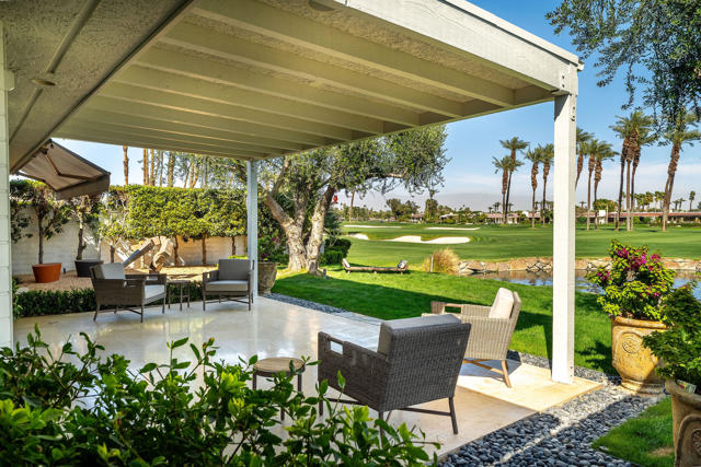 61 Mayfair Drive, Rancho Mirage CA: https://media.crmls.org/mediaz/8d1071e0-1016-441c-ba68-4bc2b8e6f8dd.jpg