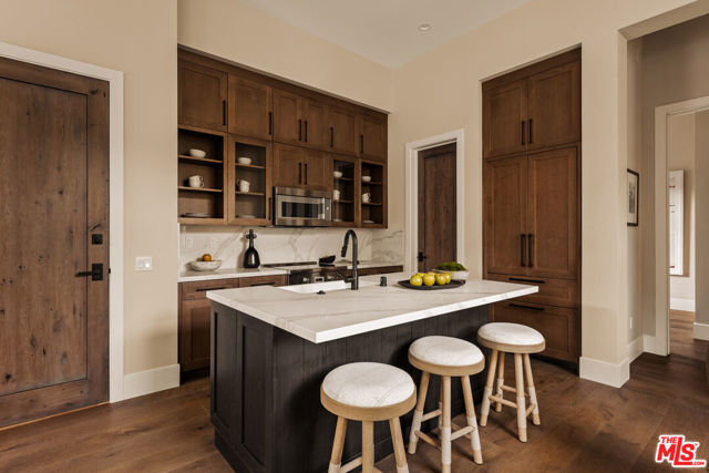 26719 Mulholland Highway, Calabasas CA: https://media.crmls.org/mediaz/8d10c842-da8f-4f7a-be4d-58f7b3e8a735.jpg