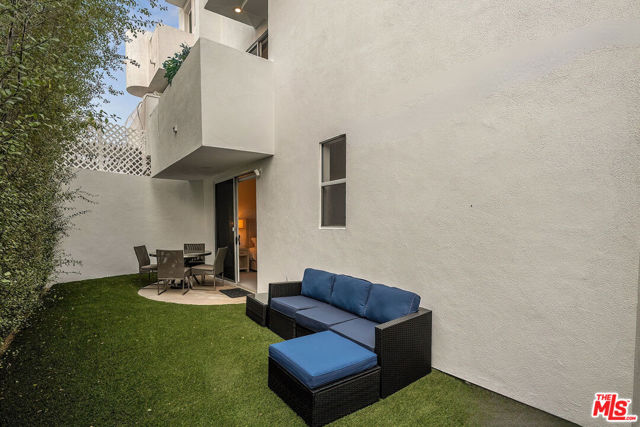 611 Pacific Street photo 4