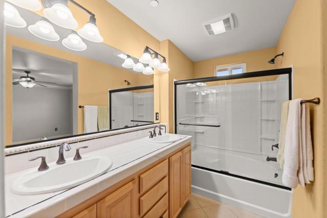 307 Blossom Rock Lane, Folsom CA: https://media.crmls.org/mediaz/8d112acf-01c0-4549-86cf-8d5d2f1b4dd7.jpg