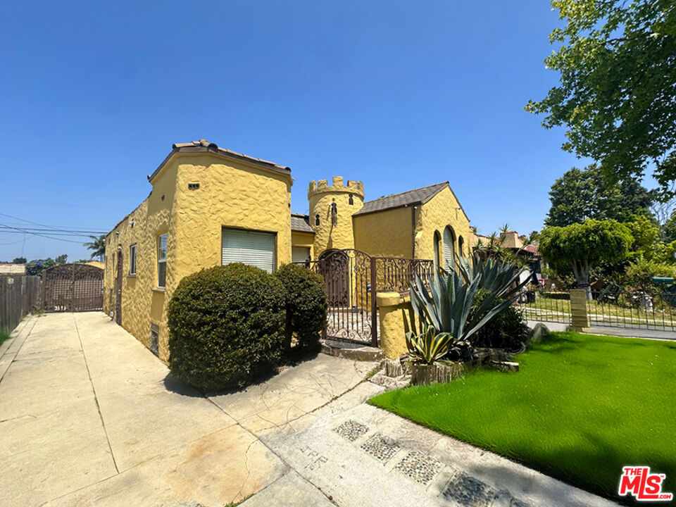 2207 Alsace Avenue