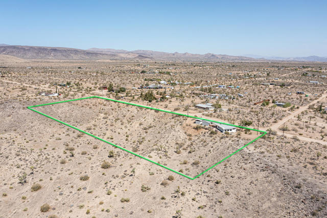 57349 Mesa Drive, Yucca Valley CA: https://media.crmls.org/mediaz/8d138136-6675-443e-90e3-2c66e90e88bb.jpg