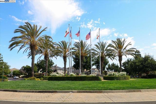 250 BRIDGEWATER RD, Hayward CA: https://media.crmls.org/mediaz/8d13a86b-e0d4-48ca-b60a-554a2b807607.jpg