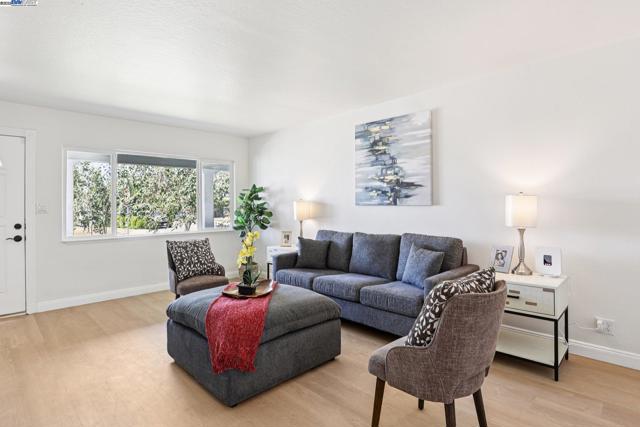 36302 Frobisher Dr, Fremont CA: https://media.crmls.org/mediaz/8d13ba78-b37f-4a07-bb31-0e40cbfd7fec.jpg