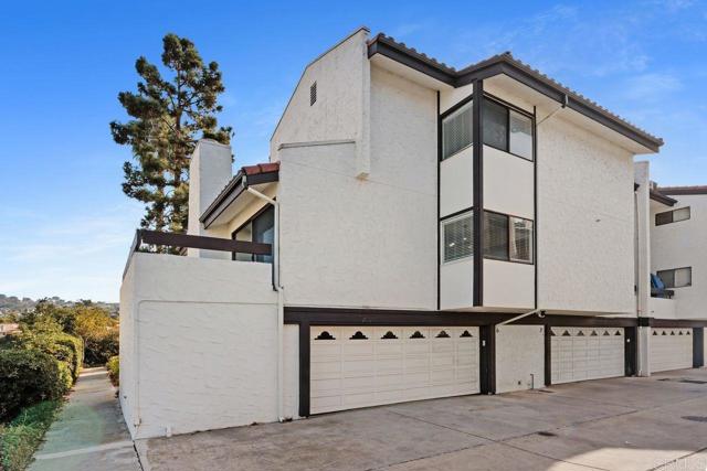 7528 Jerez Court, Carlsbad CA: https://media.crmls.org/mediaz/8d141c46-ab59-4a59-9b54-ee0129752aa7.jpg