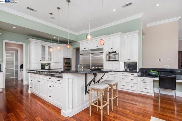 1569 Via Di Salerno, Pleasanton CA: https://media.crmls.org/mediaz/8d14a908-ff85-4e1f-83f6-40647ec9a2d9.jpg