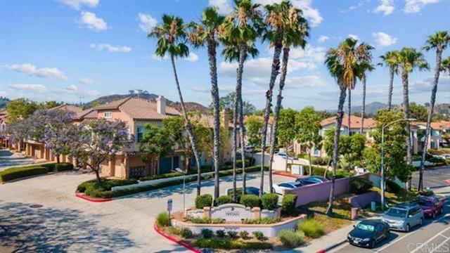11358 Via Rancho San Diego Unit G, El Cajon CA: https://media.crmls.org/mediaz/8d1511d8-c3dc-444c-9633-2d5a138c9116.jpg