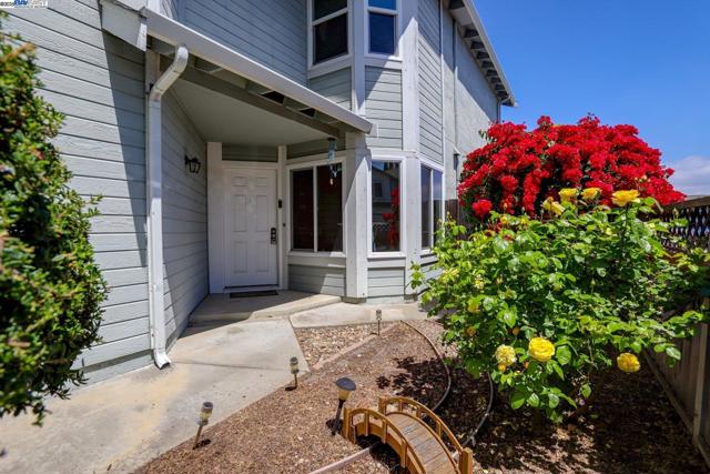 34724 Teal Cmn, Fremont CA: https://media.crmls.org/mediaz/8d15604e-c23c-4db9-ba7f-bc5612d22db0.jpg