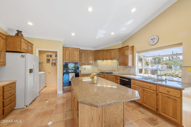 12490 Ridge Drive, Santa Rosa CA: https://media.crmls.org/mediaz/8d16bae2-cd2d-4f85-89dd-5f92fe67fafb.jpg
