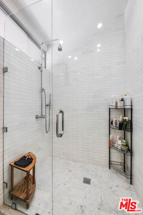 1331 CORDELL Place, Los Angeles CA: https://media.crmls.org/mediaz/8d17b53e-84af-4aab-b6ee-5c62b0e35724.jpg