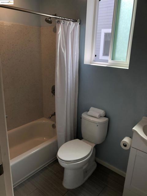 562 29th St, Oakland CA: https://media.crmls.org/mediaz/8d17d1f3-6c1b-4089-8802-050708b4c4ee.jpg