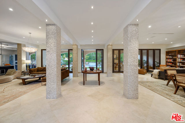 623 N ALTA Drive, Beverly Hills CA: https://media.crmls.org/mediaz/8d17f667-9619-4b4e-b093-d2496d9c29b8.jpg