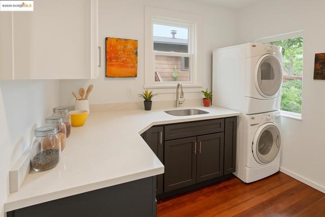 1130 Derby St, Berkeley CA: https://media.crmls.org/mediaz/8d18031d-8b2d-472f-9ece-c371b70d66f1.jpg
