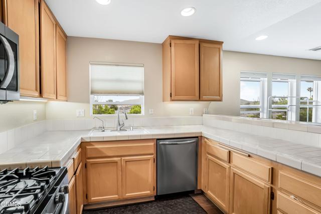 962 Jonquill Avenue, Ventura CA: https://media.crmls.org/mediaz/8d183aab-eed9-4ca5-b1a0-6ba7966b4080.jpg