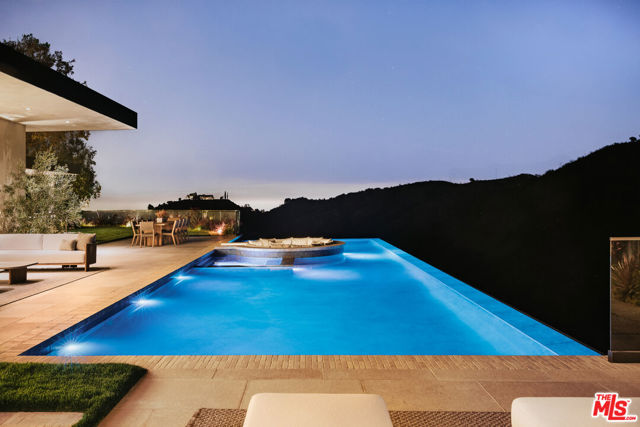 13674 Bayliss Road, Los Angeles CA: https://media.crmls.org/mediaz/8d183ac0-cb82-4c58-b90a-32017c57c09c.jpg