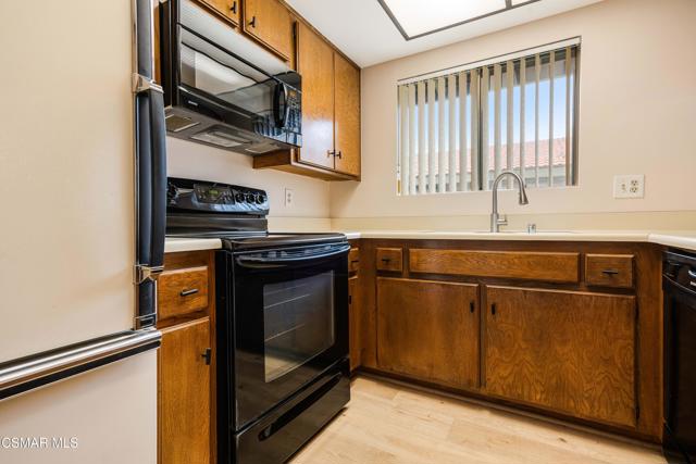 460 Arbor Lane Ct, Thousand Oaks CA: https://media.crmls.org/mediaz/8d1935c7-3b28-415f-91e8-4eebbb531fec.jpg
