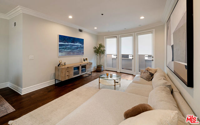 10364 Almayo Avenue, Los Angeles CA: https://media.crmls.org/mediaz/8d195cd1-2910-47d8-a0c1-69eb1a4588b5.jpg