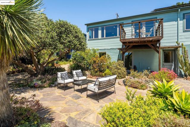 917 Avis Dr, El Cerrito CA: https://media.crmls.org/mediaz/8d199075-28f3-410d-8606-9428f5035b12.jpg