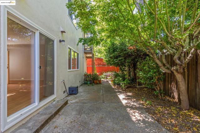 574 66th, Oakland CA: https://media.crmls.org/mediaz/8d199ad6-4fd8-439a-aadd-495c72154aa7.jpg