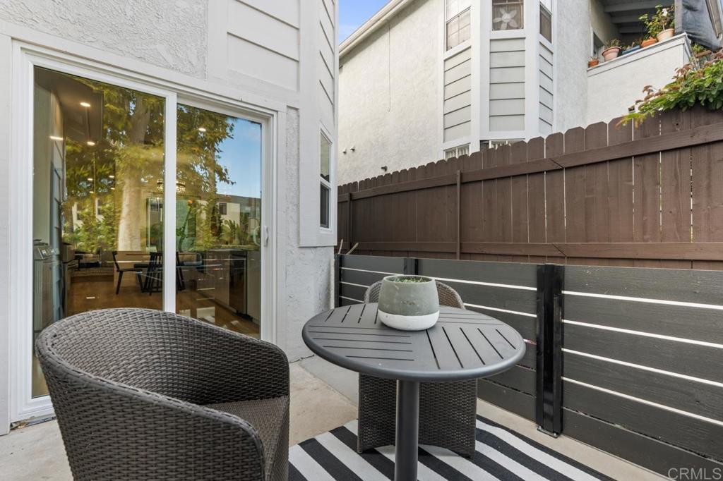 976 Sapphire Street - photo 6