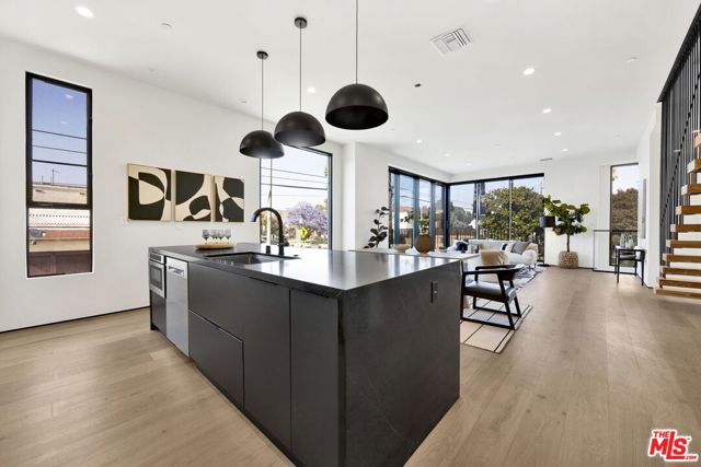 5868 Saturn Street, Los Angeles CA: https://media.crmls.org/mediaz/8d1a252a-af29-42ff-8448-4d5b56e538a1.jpg