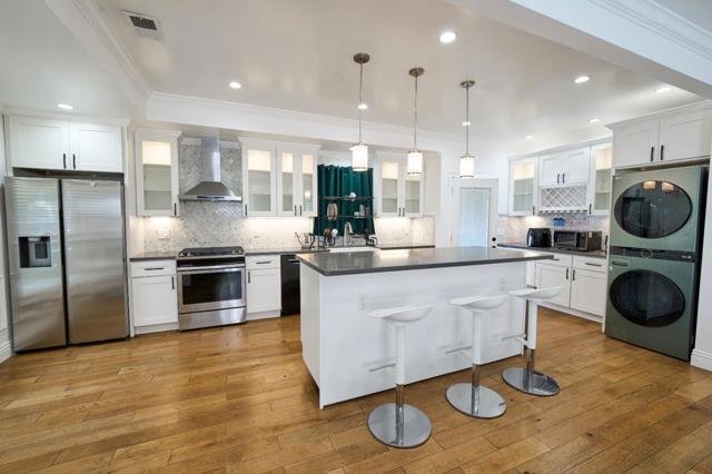 1344 99th Avenue, Oakland CA: https://media.crmls.org/mediaz/8d1a25fb-250c-4ef2-8aff-3557ba3f5a1d.jpg