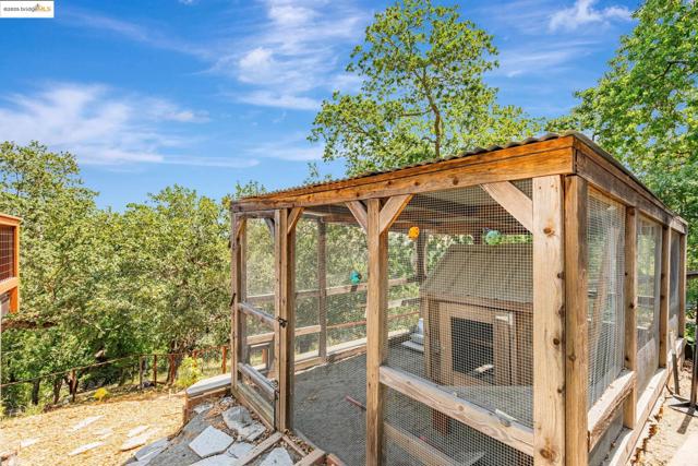 3336 Oak Ct, Lafayette CA: https://media.crmls.org/mediaz/8d1a3d73-5f83-4dd6-a27c-724a29c60b1e.jpg