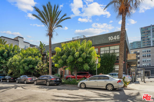 1046 Princeton Drive, Marina del Rey CA: https://media.crmls.org/mediaz/8d1a5bb0-ea32-4d51-bfa9-18b4e8a55740.jpg