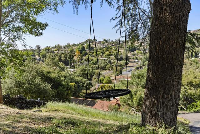 1929 Forester Creek rd, El Cajon CA: https://media.crmls.org/mediaz/8d1ae5ff-68f6-4e21-9d22-5fe654c5990c.jpg