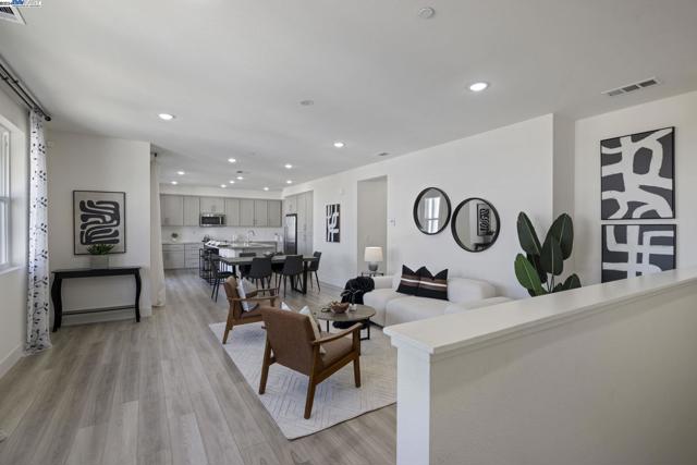 Image 9 of 39 For 9572 Seawind Way