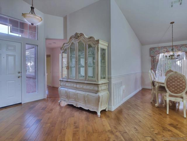 2338 LARKSPUR DR, Alpine CA: https://media.crmls.org/mediaz/8d1b0ff0-356a-4212-bf0f-b7ec16cfc1ce.jpg