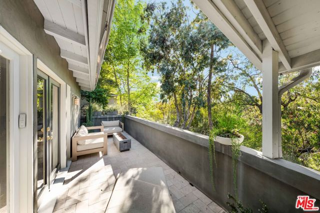 527 Las Casas Avenue, Pacific Palisades, California 90272, 2 Bedrooms Bedrooms, ,2 BathroomsBathrooms,Single Family Residence,For Sale,Las Casas,24427159