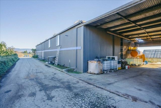 371 Calabasas Road, Watsonville CA: https://media.crmls.org/mediaz/8d1c1ac9-1766-4233-88ec-eb88840bde56.jpg