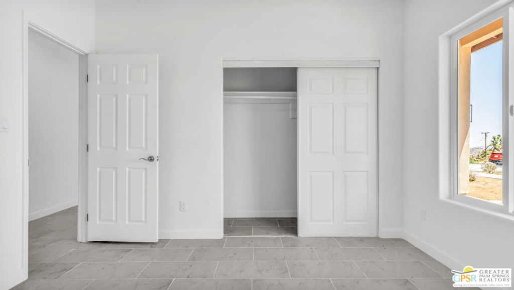 https://media.crmls.org/mediaz/8d1c6cea-02ee-4fe7-8d61-fccc58875253.jpg?preset=X-Large