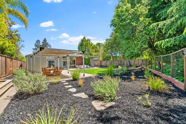 969 Eichler Drive, Mountain View CA: https://media.crmls.org/mediaz/8d1c7422-08c5-49b0-83ae-1e657729636a.jpg